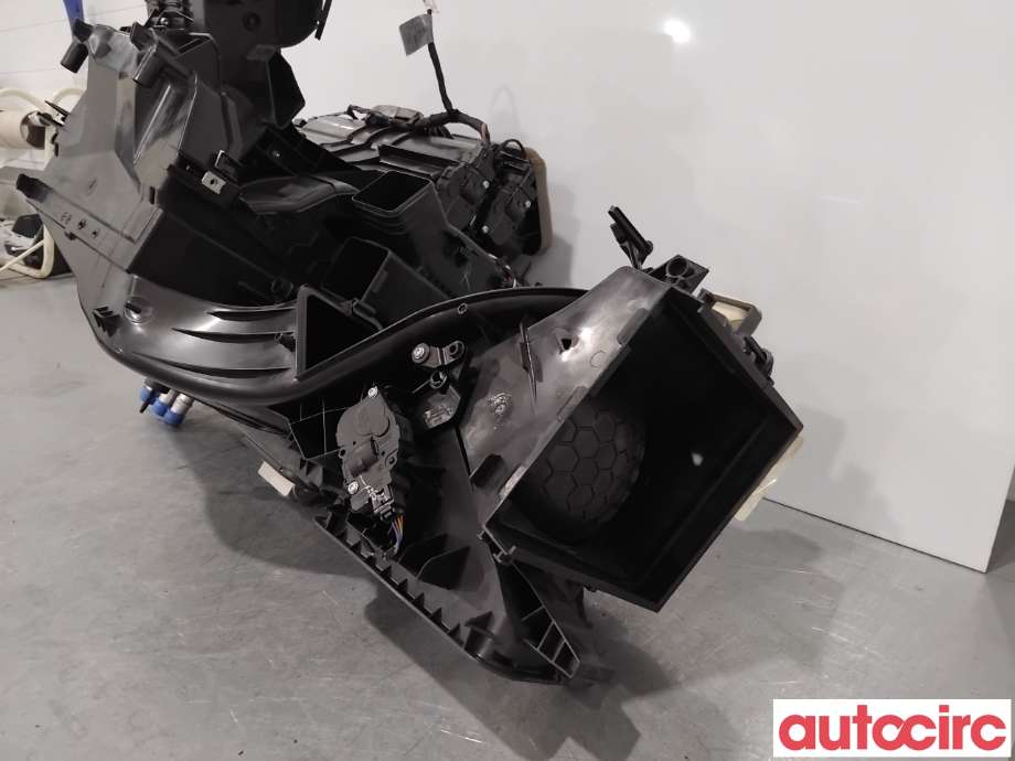 Diverse deler til BMW X5 2013-2018 (F15) (F15) (BMW|64119291188||6806544)