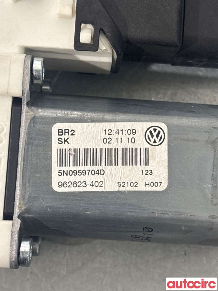 Ruteheis høyre bak til VW Tiguan 2011-2016 (Type I, Fase 2)  (VOLKSWAGEN|5N0959704D|)