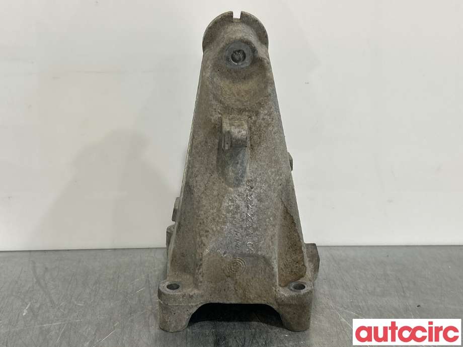 Motorfeste til Mercedes C-Klasse, 2014-2018 (Fase 1) (W205) (W205) (MERCEDES|A2742234600)