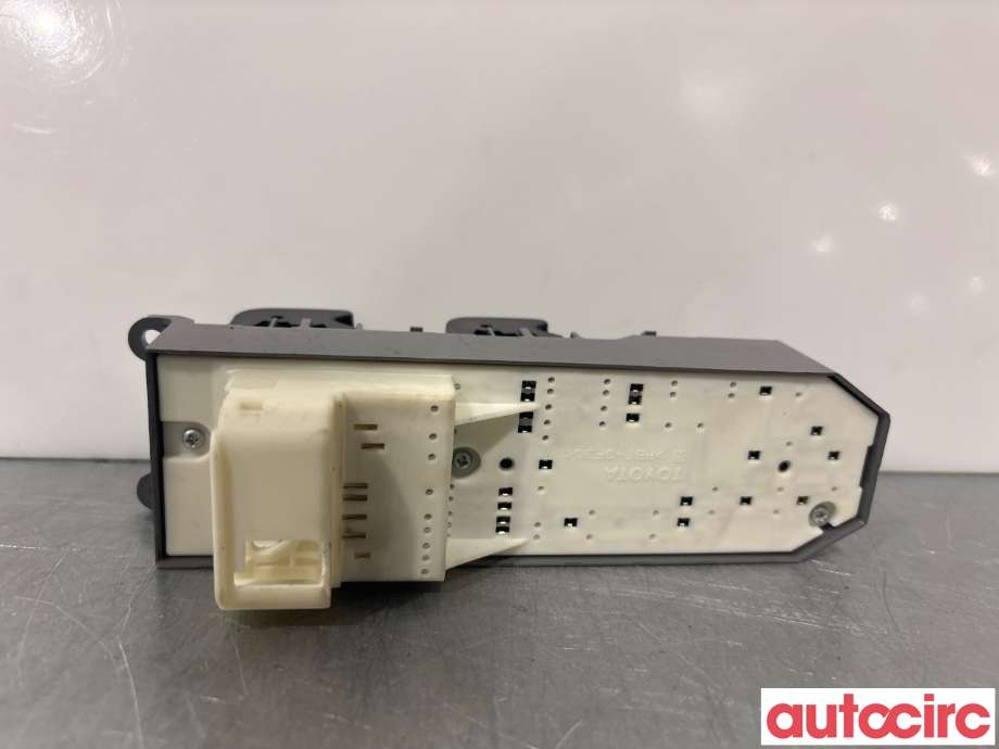 Bryter ruteheis til Toyota RAV4 2013-2015 (Type IV, Fase 1)  (TOYOTA|8482042210|)