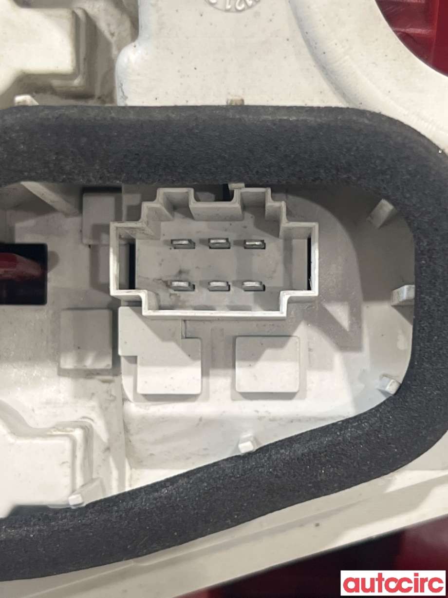 Baklykt venstre til Škoda Yeti 2009-2013 (Fase 1) (SKODA|5L0945111|)