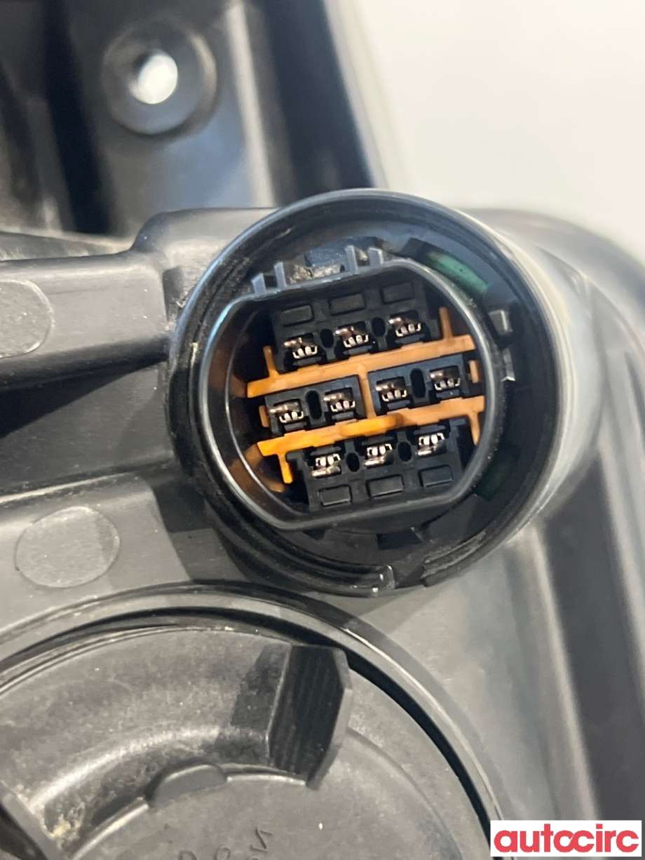 Frontlykt venstre halogen til Hyundai Kona 2017-2021 (Type I, Fase 1) (HYUNDAI|92101J9150|)