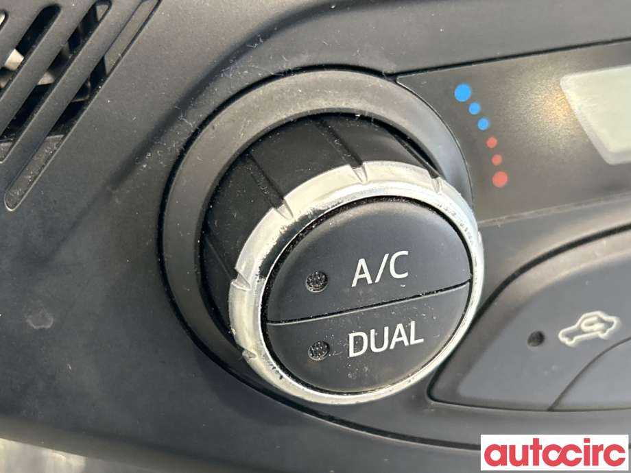 Varmeapparat betjening til Toyota Yaris 2014-2020 (Type III, Fase 2)  (TOYOTA|559000D800C3||55900-0D800)