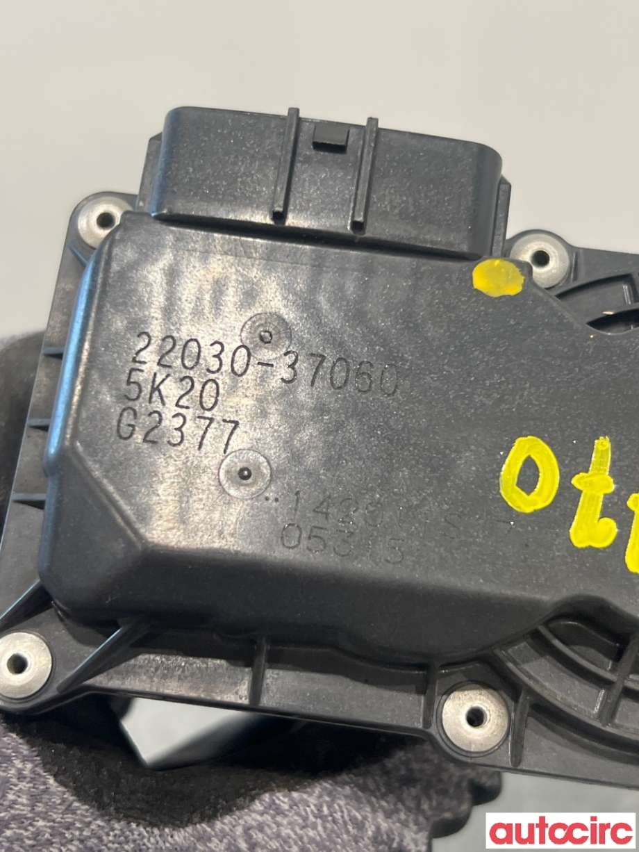 Spjeldhus til Toyota Prius 2016-2023 (Type IV) (combi) (combi) (TOYOTA|2203037060||22030-37060)