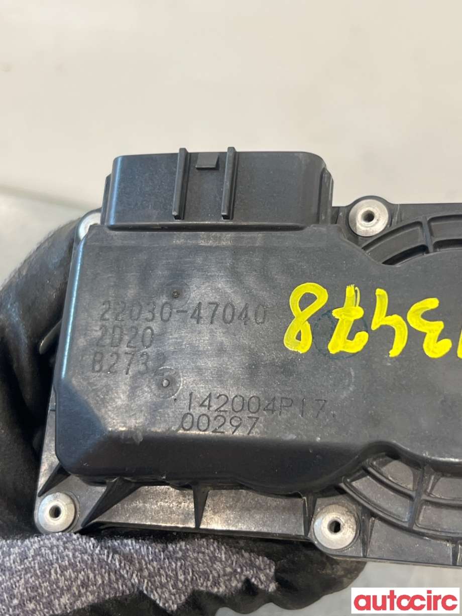 Spjeldhus til Toyota Yaris 2012-2014 (Type III, Fase 1)  (TOYOTA|2203047040||22030-47040)