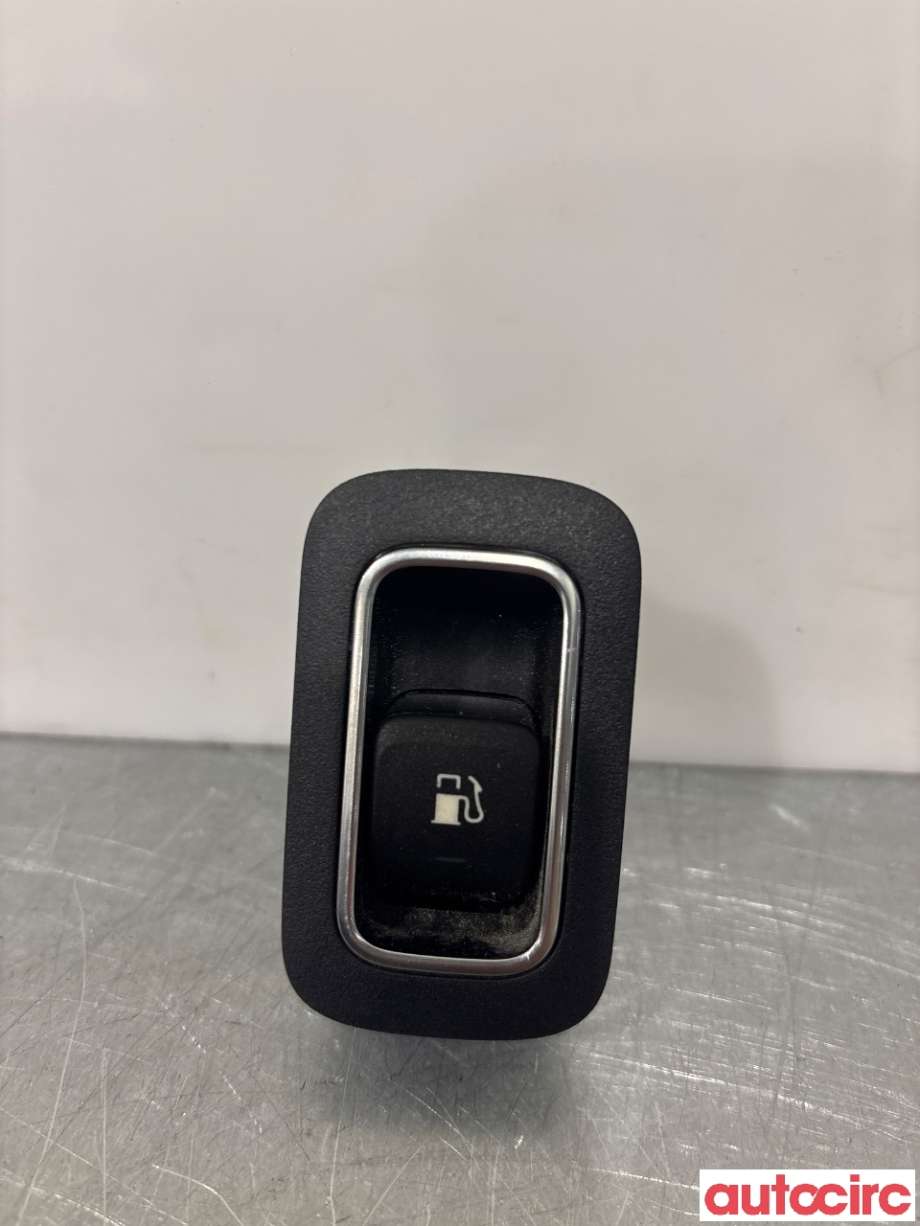 Bryter tanklokk til Mercedes A-Klasse, 2018-->> (W177) (W177) (MERCEDES|A2479059600)