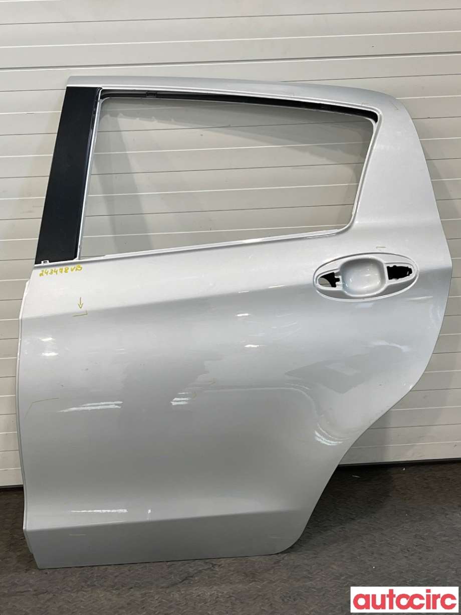 Dør venstre bak til Toyota Yaris, 2012-2014 (Type III, Fase 1) (TOYOTA|670040D210)