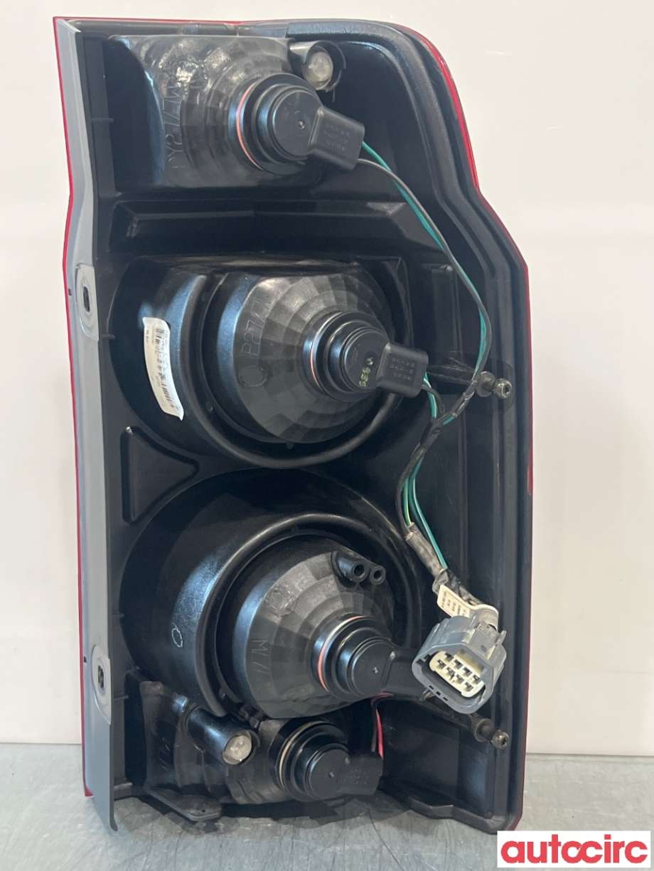 Baklykt venstre til Jeep Commander 2006-2009  (JEEP|55157027AE|)