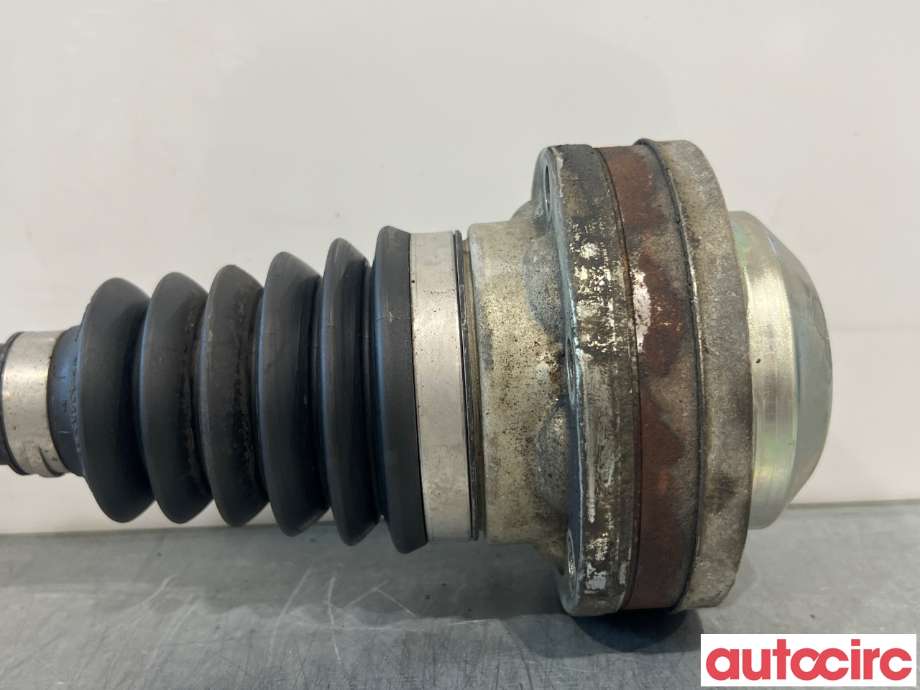 Drivaksel venstre foran til VW Caddy 2015-2020 (Type III, Fase 3) (VOLKSWAGEN|3AA407271|)