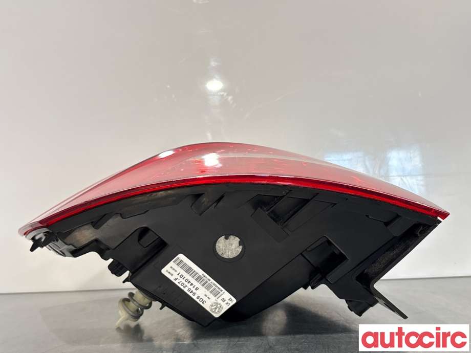 Baklykt venstre til VW Passat 2015-2019 (Fase 1) (B8) (B8) (VOLKSWAGEN|3G9945207J|81440101|3G9945207F)