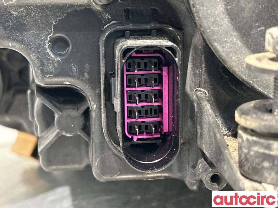 Frontlykt høyre halogen til VW Caddy 2015-2020 (Type III, Fase 3) (VOLKSWAGEN|2K1941040A||2K1941032A)