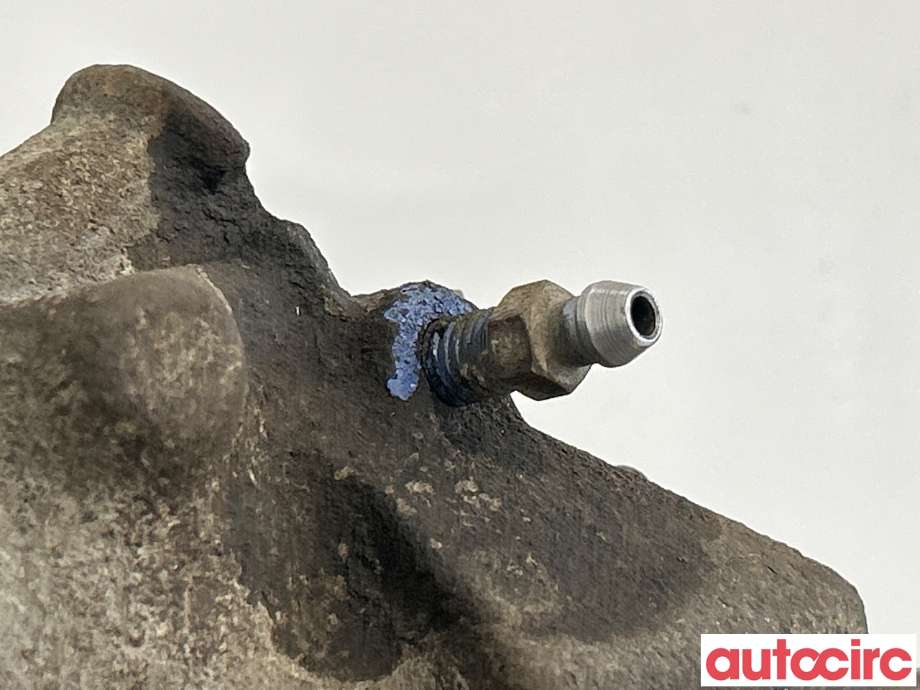 Bremsecaliper venstre foran til Ford Transit Connect 2009-2013 (Type I, Fase 2)  (FORD|5039057|)