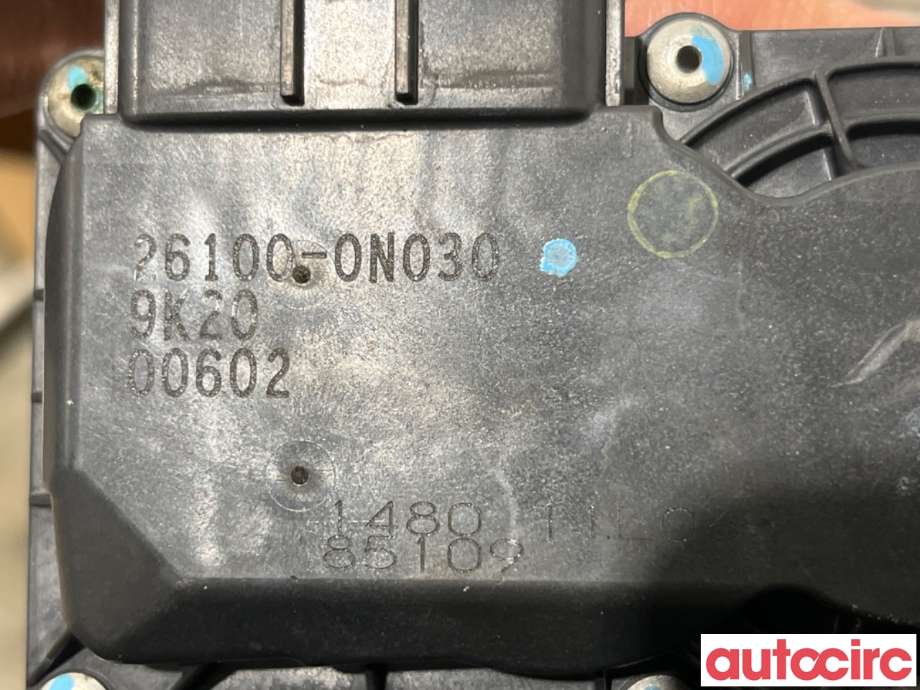 Spjeldhus til Toyota Auris 2010-2012 (Type I, Fase 2)  (TOYOTA|261000N030||26100-0N030)