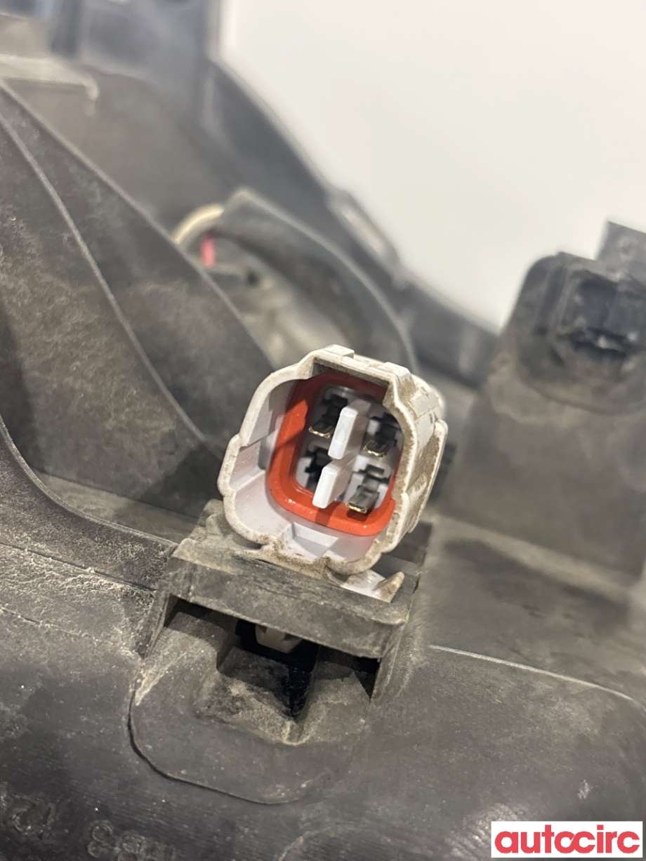 Frontlykt høyre halogen til Toyota RAV4 2013-2015 (Type IV, Fase 1) (TOYOTA|8113042542|)