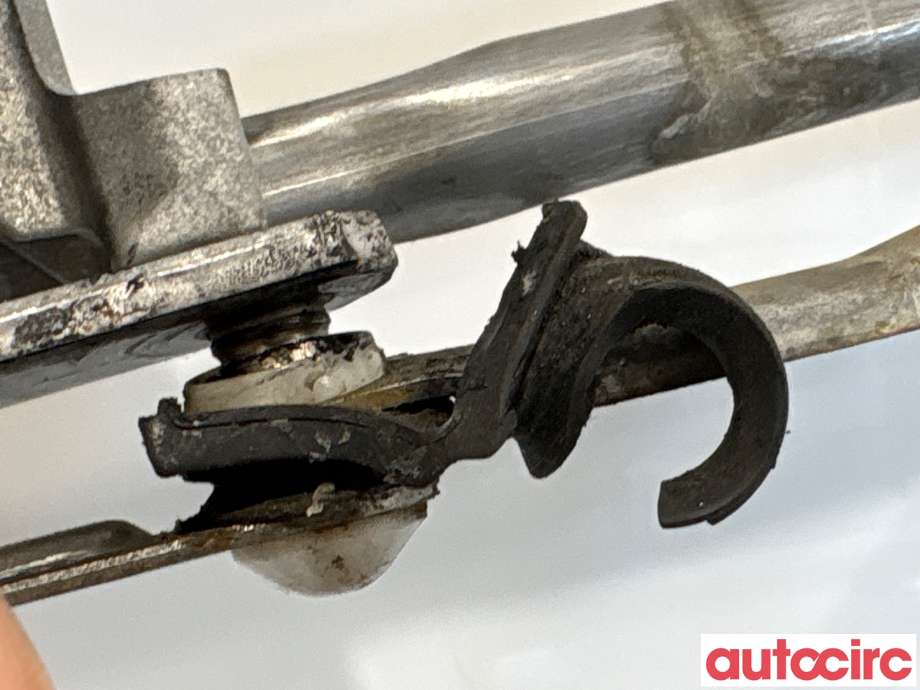 Viskermotor frontrute til Toyota Hilux 2006-2011 (TOYOTA|851100K060|)