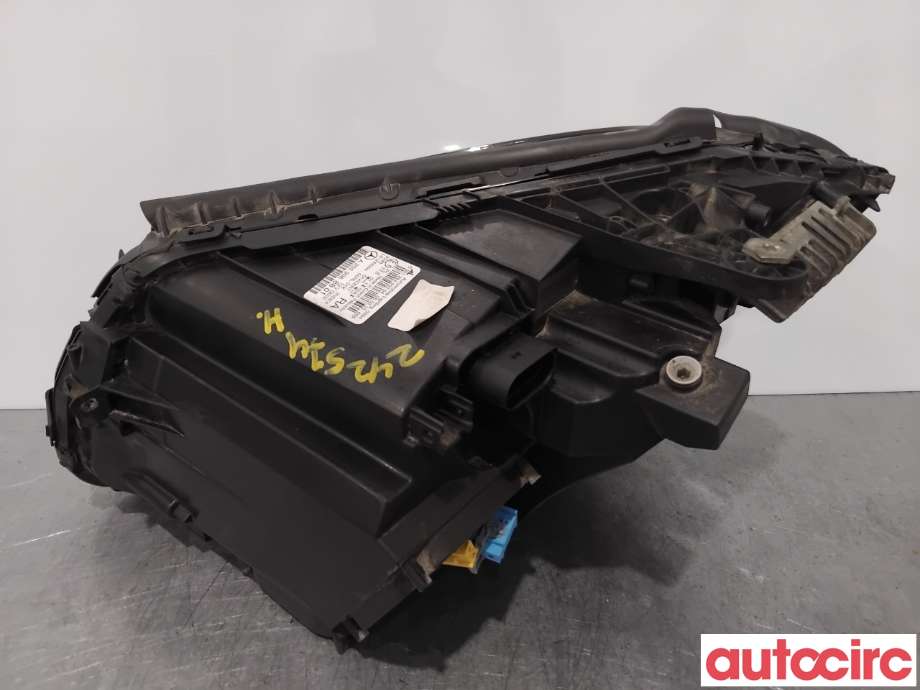 Frontlykt høyre halogen til Mercedes C-Klasse 2014-2018 (Fase 1) (W205) (W205) (MERCEDES|A2059068002|030128423204|A2059068801)