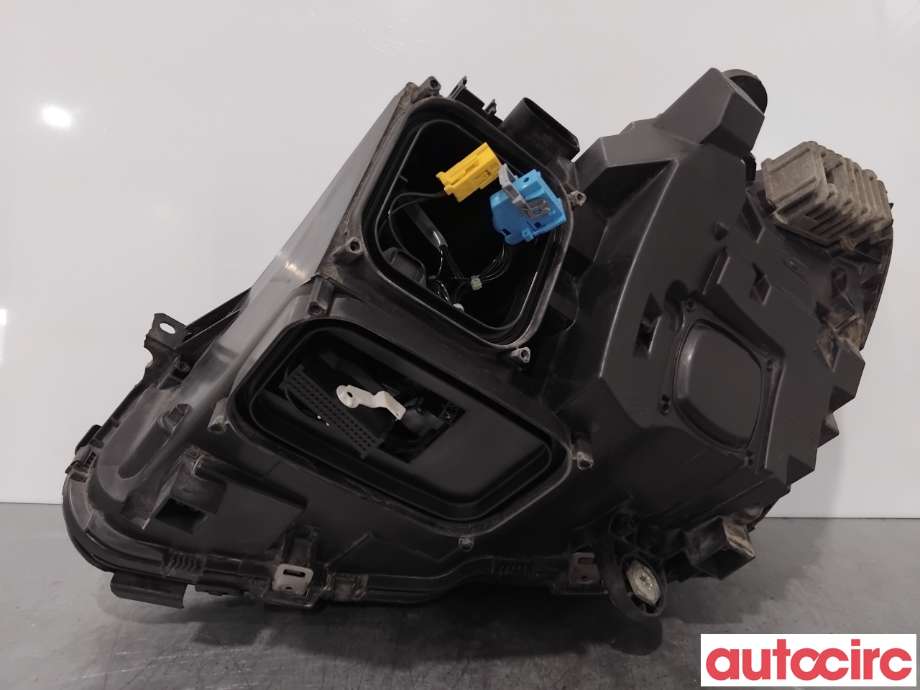 Frontlykt høyre halogen til Mercedes C-Klasse 2014-2018 (Fase 1) (W205) (W205) (MERCEDES|A2059068002|030128423204|A2059068801)