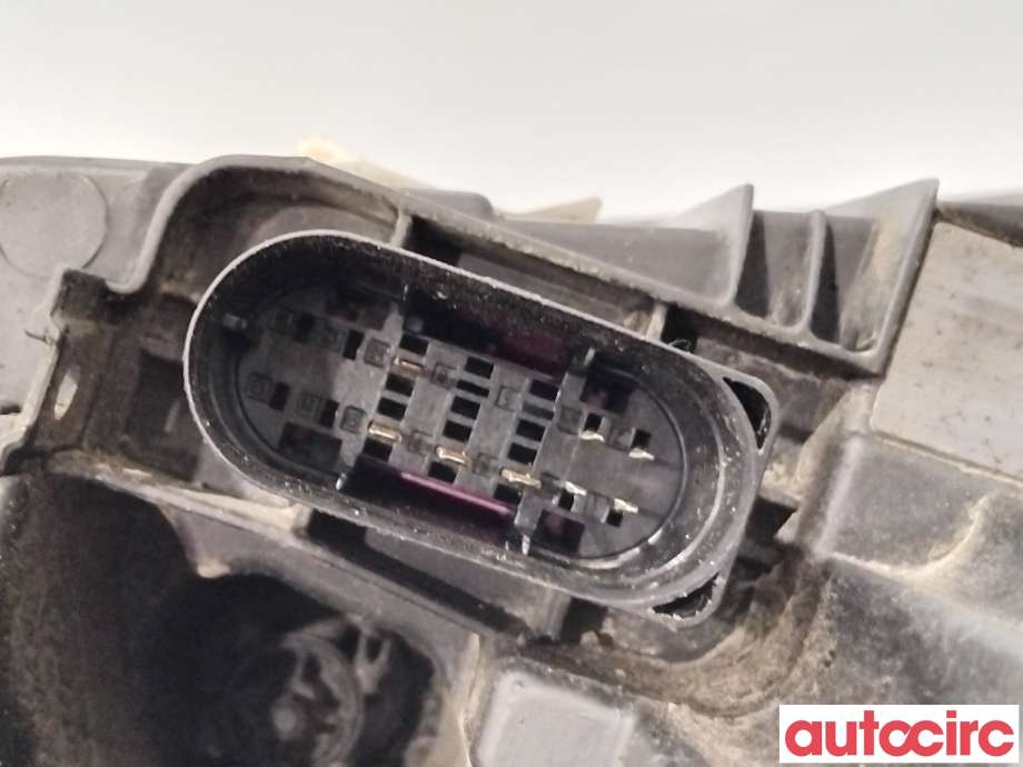 Frontlykt høyre halogen til Mercedes C-Klasse 2014-2018 (Fase 1) (W205) (W205) (MERCEDES|A2059068002|030128423204|A2059068801)