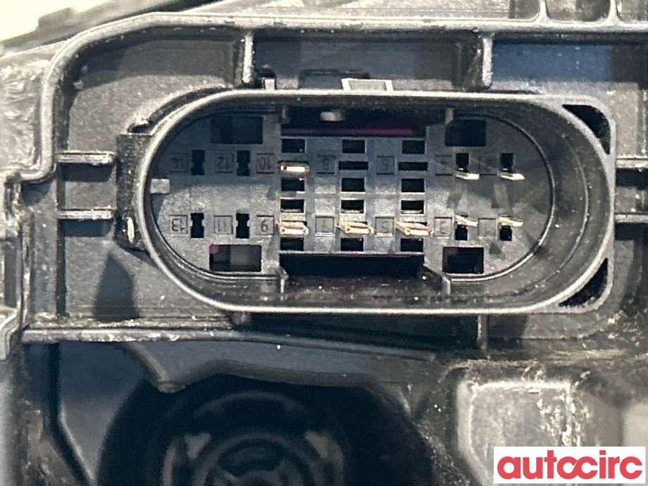 Frontlykt høyre halogen til Mercedes C-Klasse 2014-2018 (Fase 1) (W205) (W205) (MERCEDES|A2059068002|130702418702)