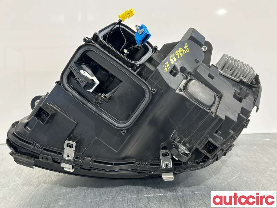 Frontlykt høyre halogen til Mercedes C-Klasse 2014-2018 (Fase 1) (W205) (W205) (MERCEDES|A2059068002|130702418702)