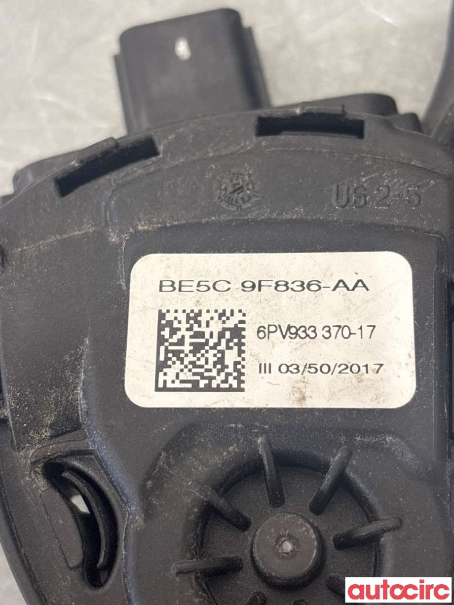 Pedal gass til Tesla Model S 2016-2021 (Fase 2)  (TESLA|1005307-00-A|6PV933370-17|BE5C9F836-AA)