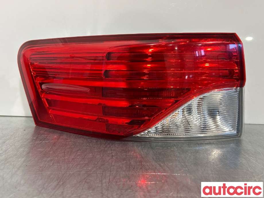 Baklykt venstre til Toyota Avensis, 2009-2015 (Type III, Fase 1)  (TOYOTA|8156005290)