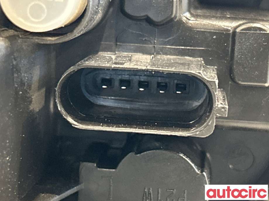 Baklykt venstre til Audi A4 2015-2019 (Type V, Fase 1) (B9) (B9) (AUDI|8W5945069A|2SK012248-01)