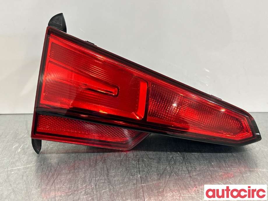 Baklykt venstre indre til Audi A4, 2015-2019 (Type V, Fase 1) (B9) (B9) (AUDI|8W5945075)