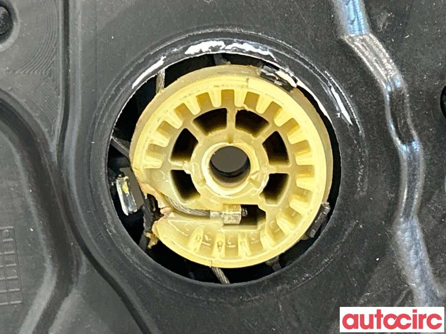 Ruteheis til Volvo V40 2012-2019  (VOLVO|31276217|)