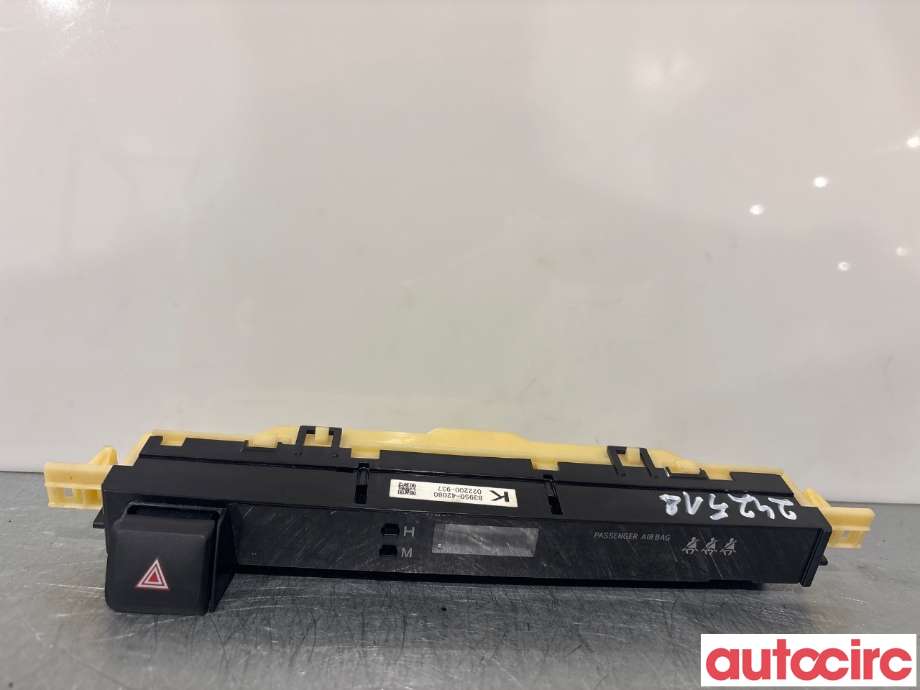 Bryter diverse til Toyota RAV4, 2013-2015 (Type IV, Fase 1)  (TOYOTA|8395042080)