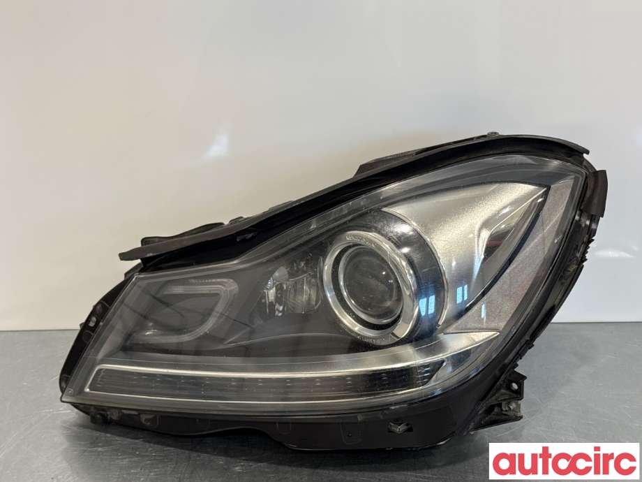 Frontlykt venstre halogen til Mercedes C-Klasse 2011-2014 (Fase 2) (W204) (W204) (MERCEDES|A2048203539|030127028100|A2048205559)