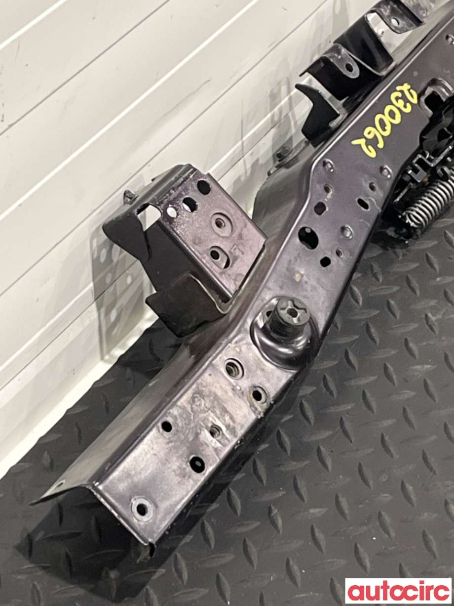 Frontplate øvre til Toyota Prius +7 2012-2020 (Type III) (stasjonsvogn) (stasjonsvogn) (TOYOTA|5320872010|)