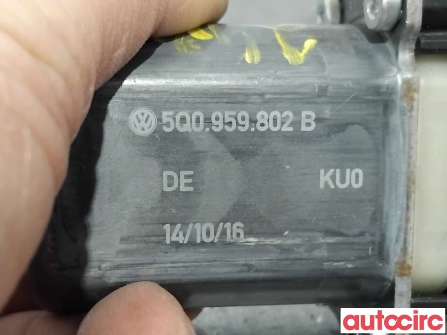 Ruteheis høyre foran til VW Tiguan 2016-2020 (Type II, Fase 1) (VOLKSWAGEN|5Q0959802B|0130822716)