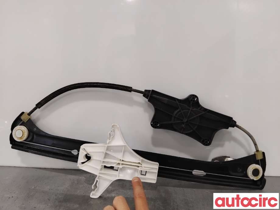 Ruteheis til VW Passat 2015-2019 (Fase 1) (B8) (B8) (VOLKSWAGEN|3G9839461B|C20656-100|3G9839461A)