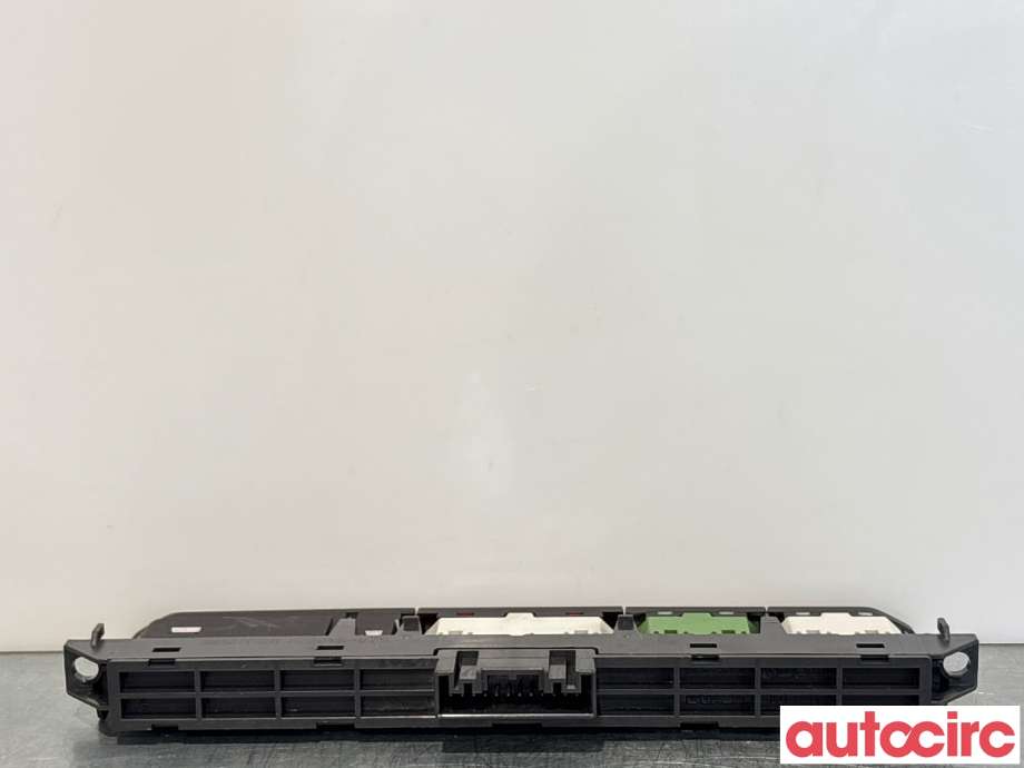 Bryter nødblink til VW Passat 2015-2019 (Fase 1) (B8) (B8) (VOLKSWAGEN|3G0927132A|)