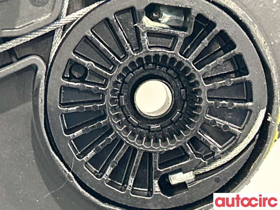 Ruteheis til VW Passat 2015-2019 (Fase 1) (B8) (B8) (VOLKSWAGEN|3G0837462C|C20653-102)