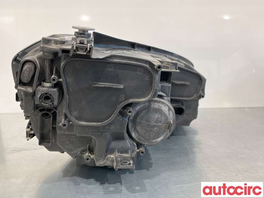Frontlykt venstre halogen til VW e-Golf 2014-2017 (Fase 1) (VOLKSWAGEN|5GE941773|5GE941035)