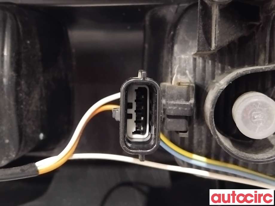 Baklykt venstre til Opel Vivaro B 2014-2019 (OPEL|93867974||265556737R)