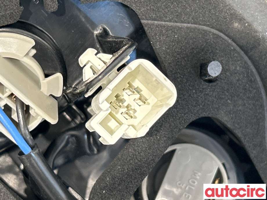 Baklykt venstre til Toyota Yaris 2014-2020 (Type III, Fase 2) (TOYOTA|815600DB61|815600DB60|)
