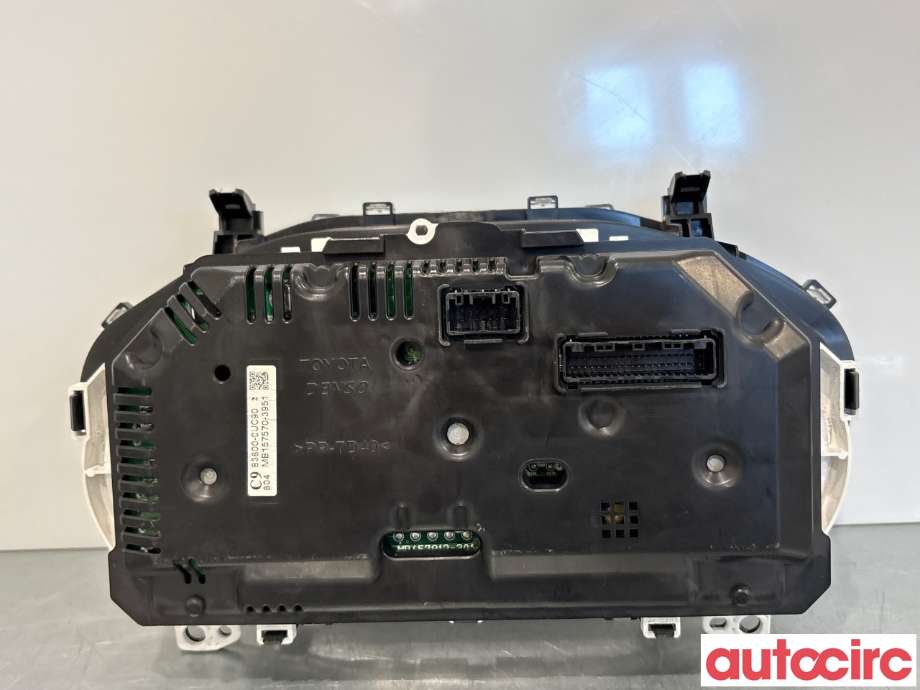 Instrumentpanel til Toyota Yaris 2014-2020 (Type III, Fase 2) (TOYOTA|838000UC90|MB157570-3951|83800-0UC90)