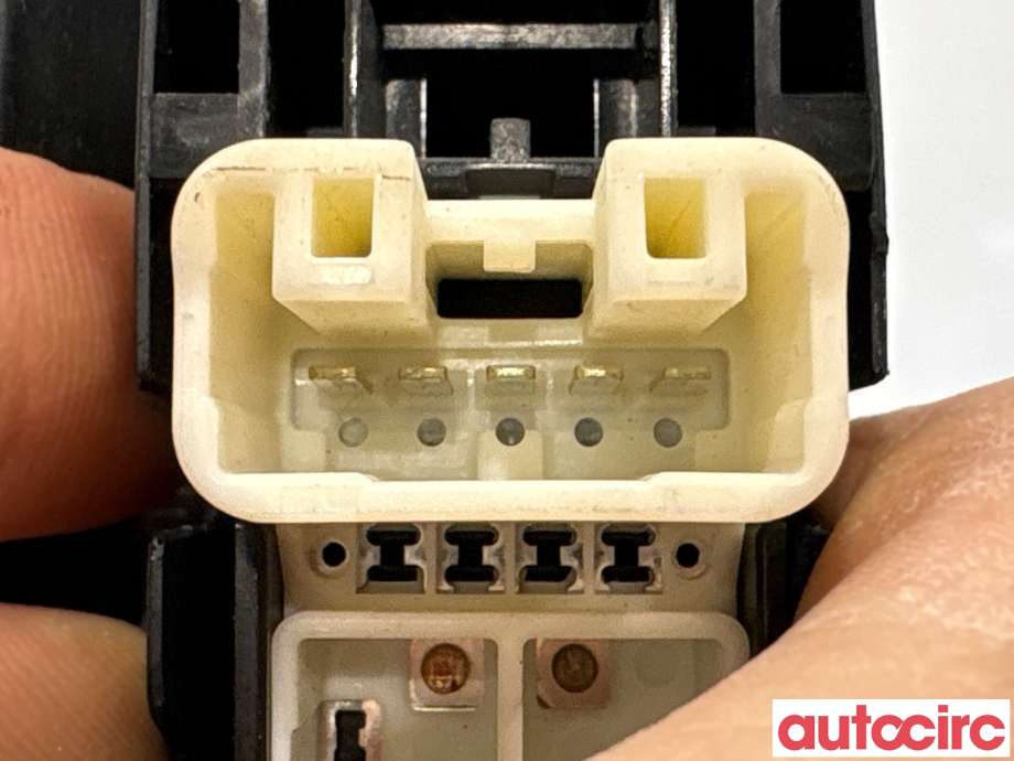Bryter ruteheis til Toyota Yaris 2014-2020 (Type III, Fase 2)  (TOYOTA|848100D030|)