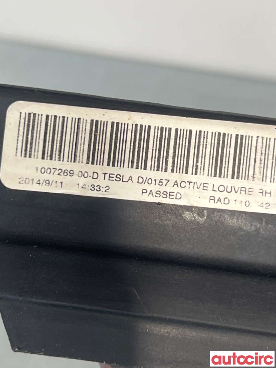 Grill høyre til Tesla Model S 2013-2016 (Fase 1)  (TESLA|1007269-00-G||1007269-00-D)