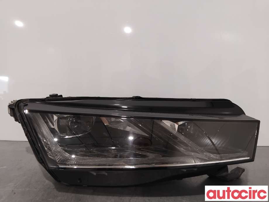 Frontlykt høyre halogen til Škoda Octavia, 2020-->> (Type IV)  (SKODA|5E4941016B)