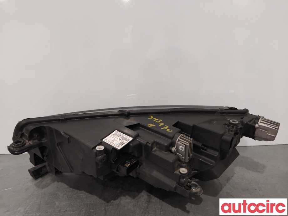 Frontlykt høyre halogen til Škoda Octavia 2020-->> (Type IV)  (SKODA|5E4941016B|0301118234)