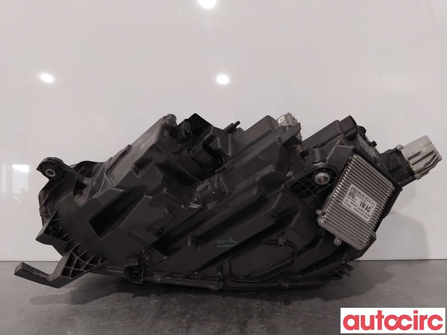 Frontlykt høyre halogen til Škoda Octavia 2020-->> (Type IV)  (SKODA|5E4941016B|0301118234)