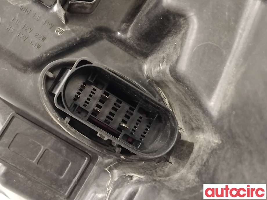 Frontlykt høyre halogen til Škoda Octavia 2020-->> (Type IV)  (SKODA|5E4941016B|0301118234)