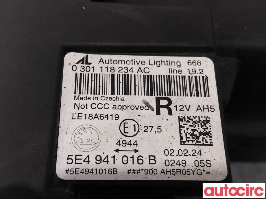 Frontlykt høyre halogen til Škoda Octavia 2020-->> (Type IV)  (SKODA|5E4941016B|0301118234)