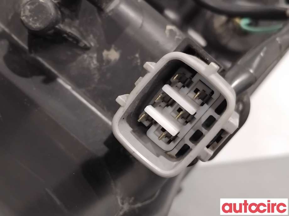 Frontlykt venstre halogen til Toyota Yaris 2014-2020 (Type III, Fase 2) (TOYOTA|811700DA50|)