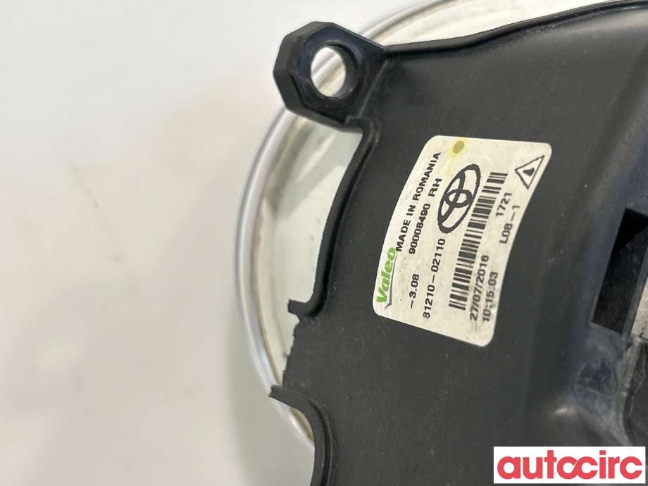 Tåkelykt høyre foran til Toyota Yaris 2014-2020 (Type III, Fase 2)  (TOYOTA|8121002110|90008490)