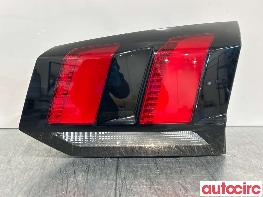 Baklykt høyre indre til Peugeot 5008 2017-->> (Type II) (PEUGEOT|9811027780|81580201)